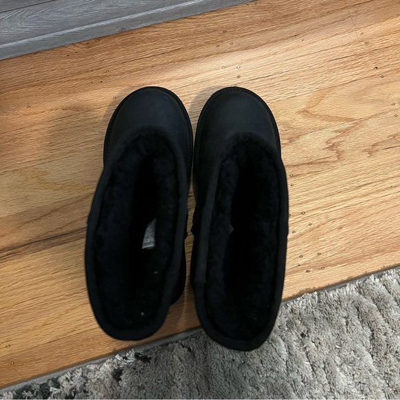 BLACK LEATHER UGGS - Picture 7 of 9